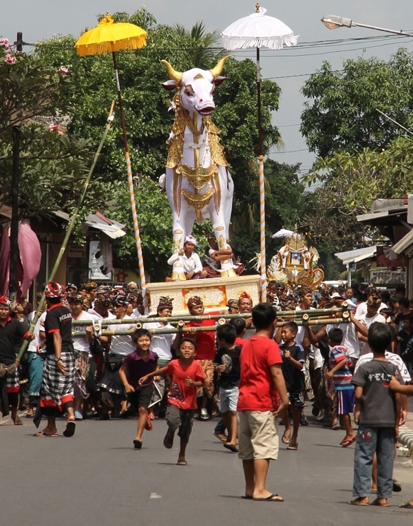 Bali és a ,,karnevál”