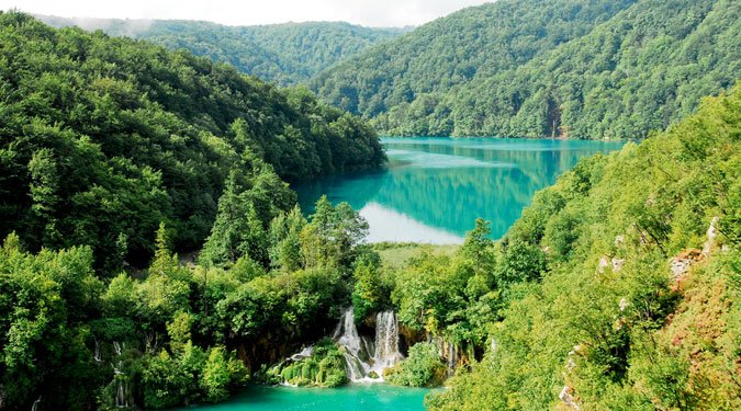 A világ egyik legszebb tórendszere a szomszédban – a Plitvicei-tavak