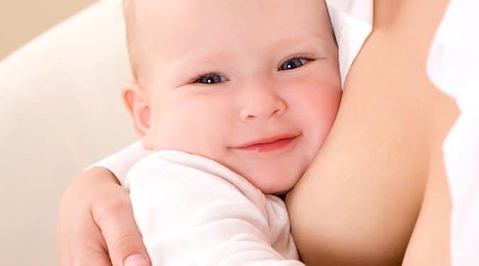 Az anyatej és a szoptatás 8 előnye