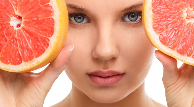 Egy gyümölcs, 7 szépségtipp: így használd a grapefruitot hajon, bőrön, ajkakon
