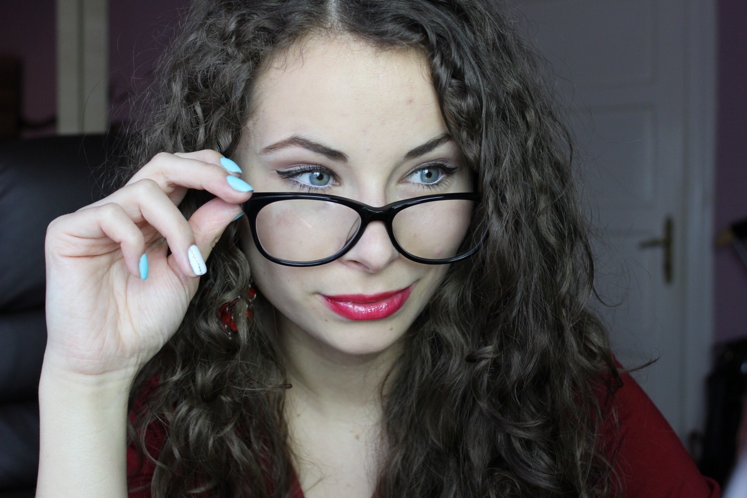 Kisfilm: Így sminkelj, ha szemüveges vagy!