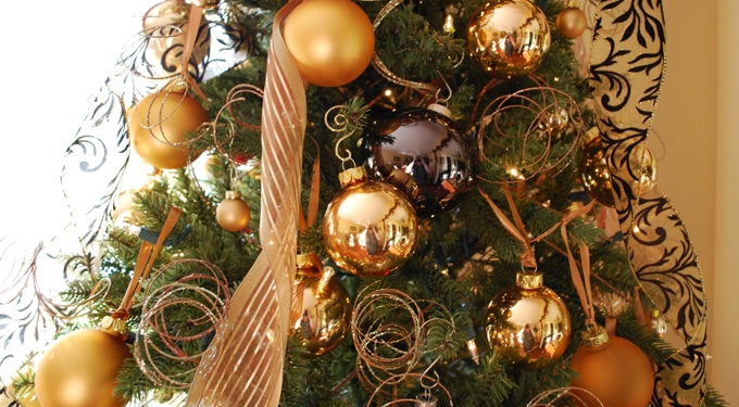 Színkombinációk a karácsonyfa díszítésére