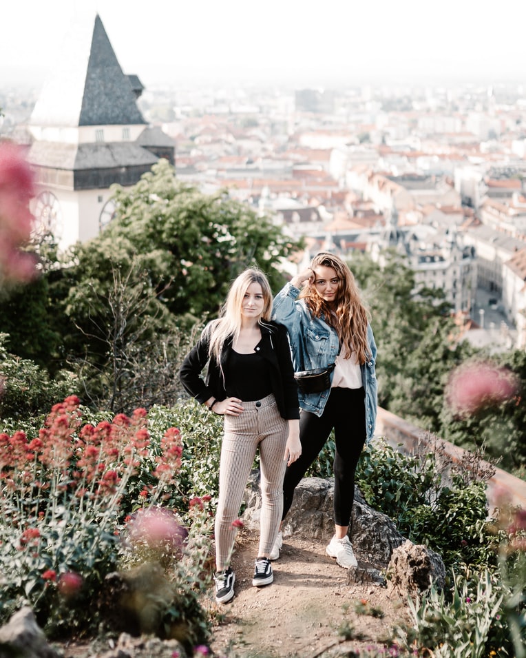 Épp akkor jelenik meg, mikor segítségre van szükséged