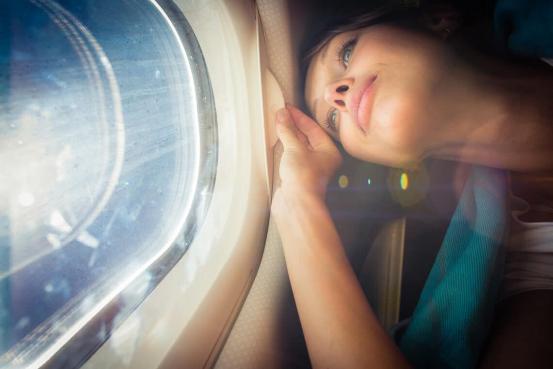 5 dolog, amit a saját érdekedben semmiképp se tegyél meg egy repülőgépen