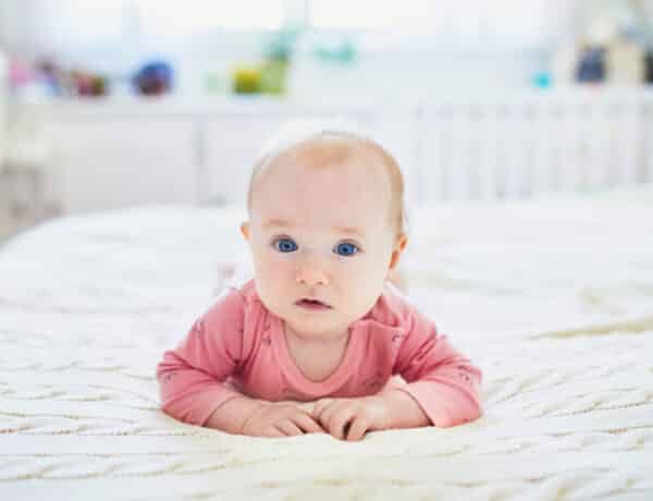 Csak a kezedben alszik el? 5 gyakori alvási probléma babáknál és megoldásaik