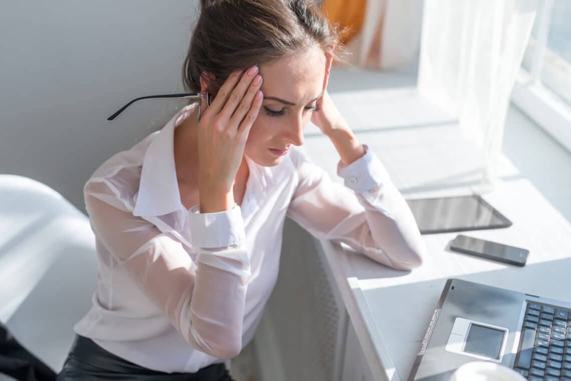 5 észrevétlen stresszoldó technika: ezt tedd, ha felbosszant a főnököd!
