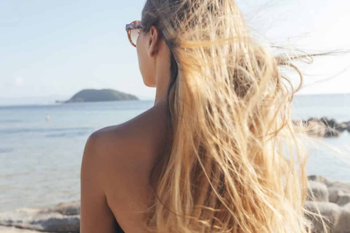 Ezt KELLENE csinálnod strand időszakban a hajaddal – fodrászok szerint