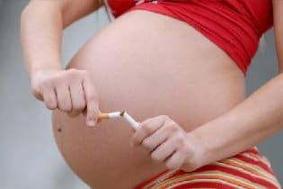 A terhesség alatti dohányzás a gyerek elhízását okozza