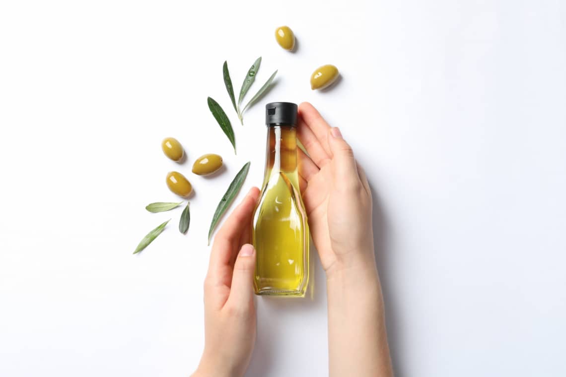 Ezzel az egy olajjal otthon is ápolt maradsz: 10 szépségpraktika olívaolajjal