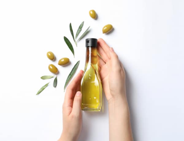 Ezzel az egy olajjal otthon is ápolt maradsz: 10 szépségpraktika olívaolajjal