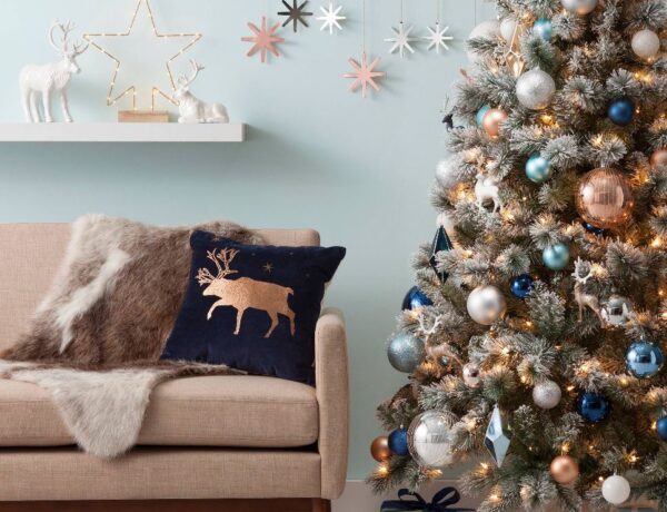 Különleges színekben pompáznak ezek a karácsonyfák – Idén te is megújítod a hagyományokat?