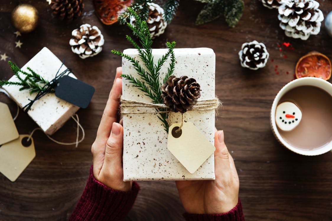 Nem csak a tárgyi ajándék számít: 10 cselekedet, amivel boldoggá teheted mások napját és karácsonyát