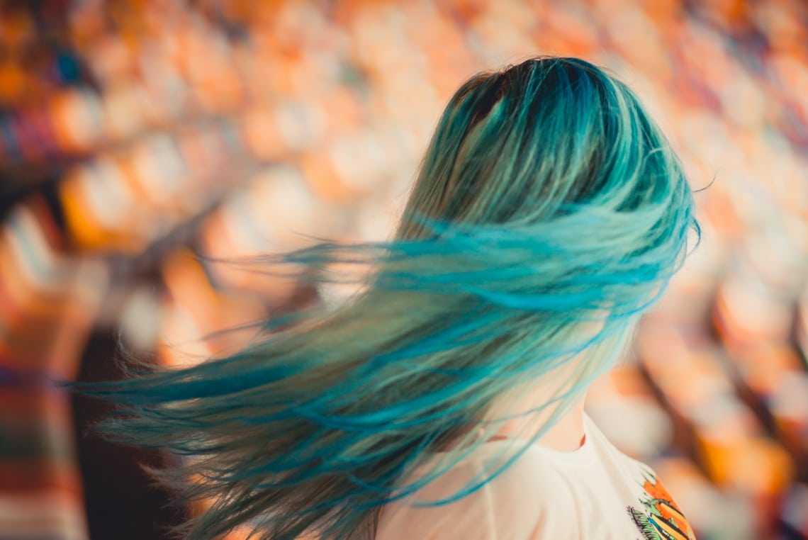 Nem hittük, hogy kék haj nézhet ki ilyen jól – Az extrém hajszín a legújabb trend