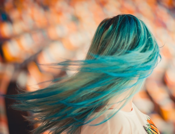 Nem hittük, hogy kék haj nézhet ki ilyen jól – Az extrém hajszín a legújabb trend