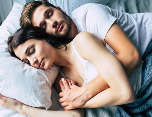 Milyen pózban alszol a pároddal? Érdekes dolgokat árul el rólatok