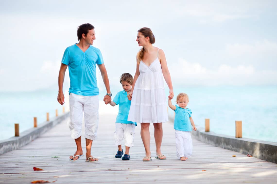 Nyaralni indul a család – Ezeket tartsd szülőként szem előtt, ha kisebb gyermekkel utazol