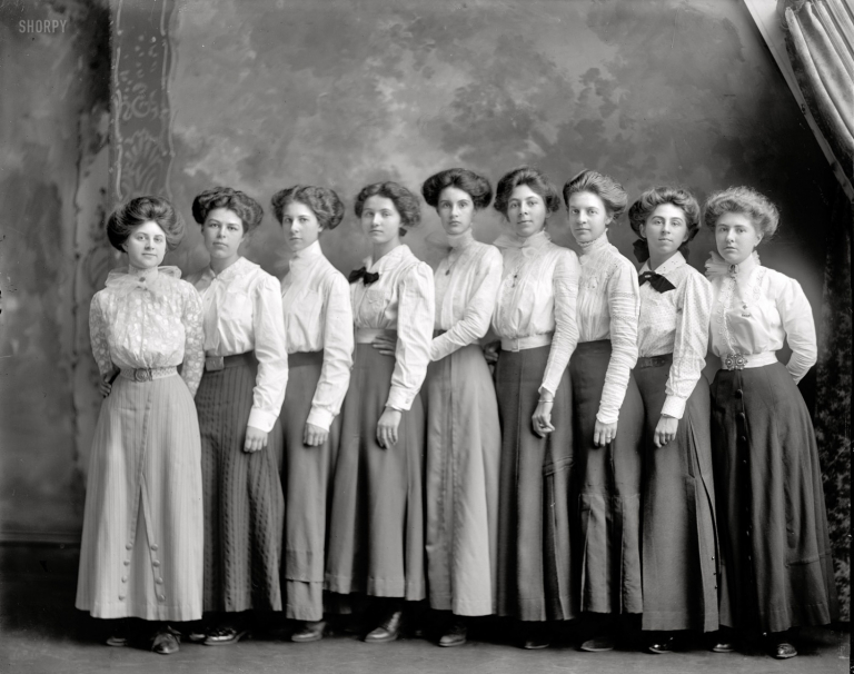 Így hódítottak a nők 100 éve. 4 rend ruhát is váltottak a jómódúak
