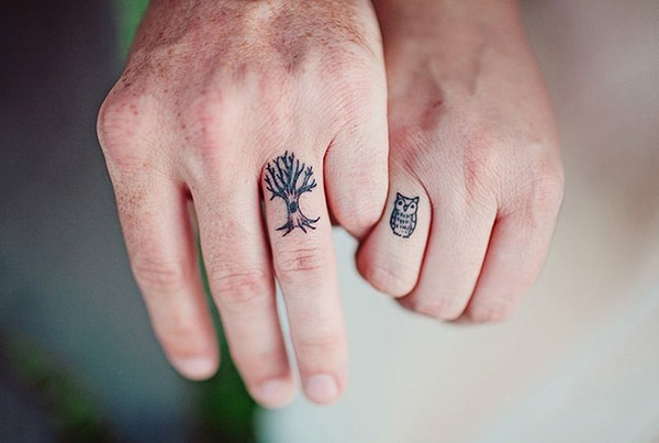 Örökre szólnak! Gyűrű helyett tetoválást választottak a párok