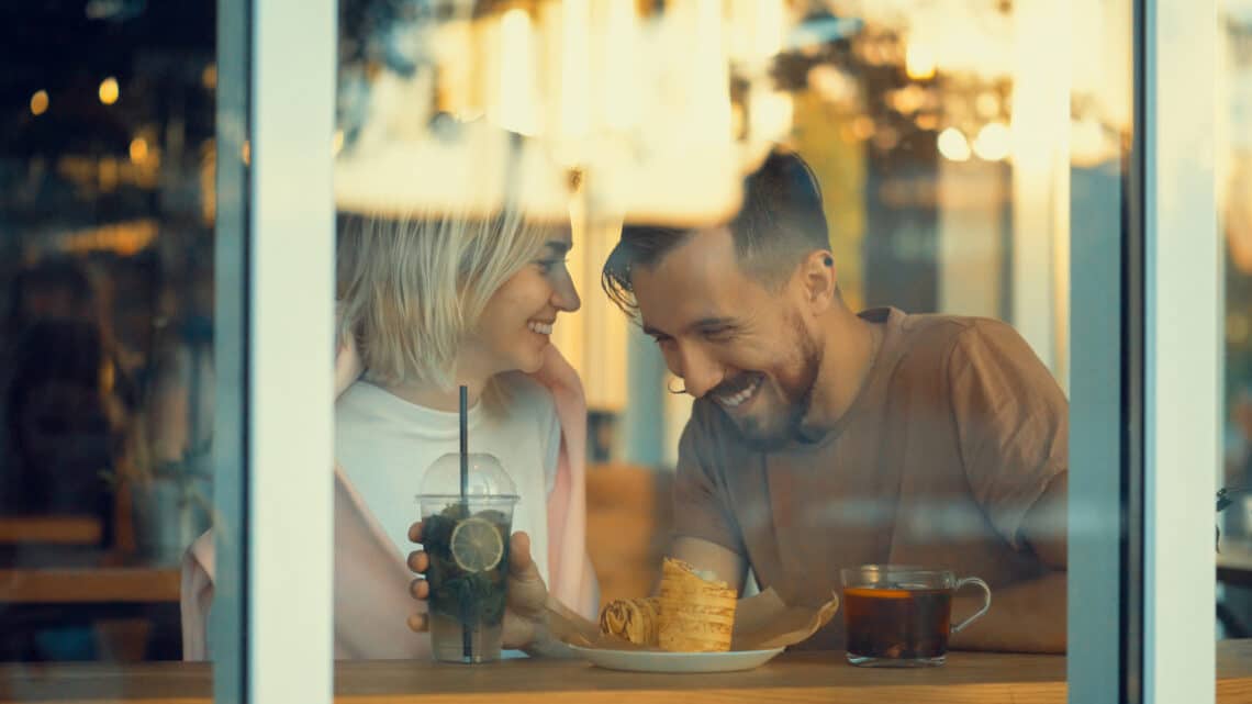 Séta, érintés, nevetés: 5 dolog, amit a boldog párok munka után tesznek
