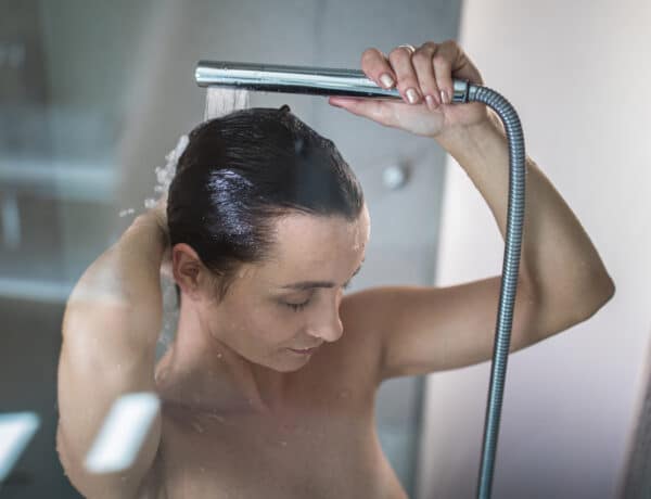 Este vagy reggel jobb zuhanyozni? Ekkor a legcélszerűbb