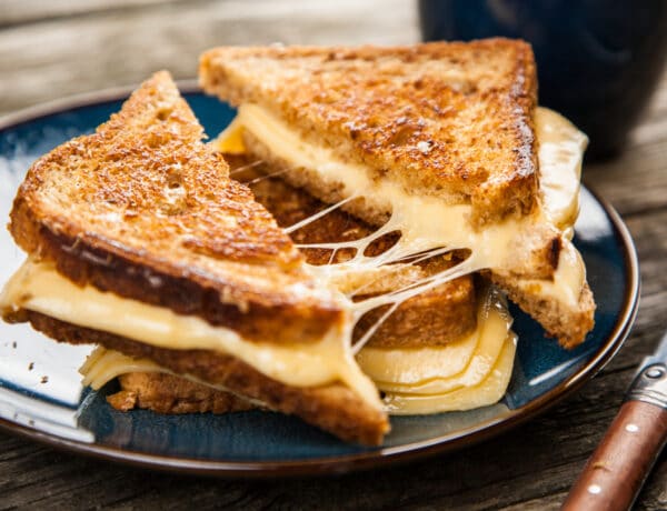 Egyszerű, gyors és megunhatatlan: a klasszikus grillezett sajtos szendvics, és a mesterszakácsok verziója