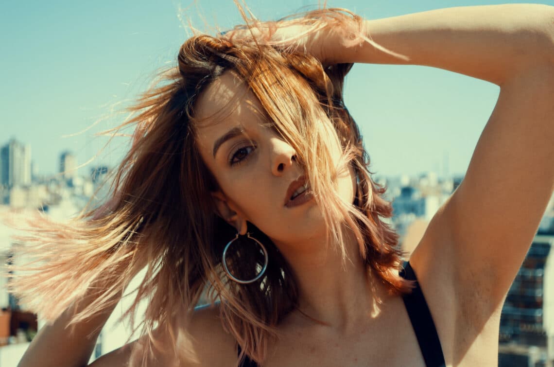 Száraz a fejbőröd? Készítsd fel a nyárra és szabadulj meg a korpától ezzel az 5 tippel