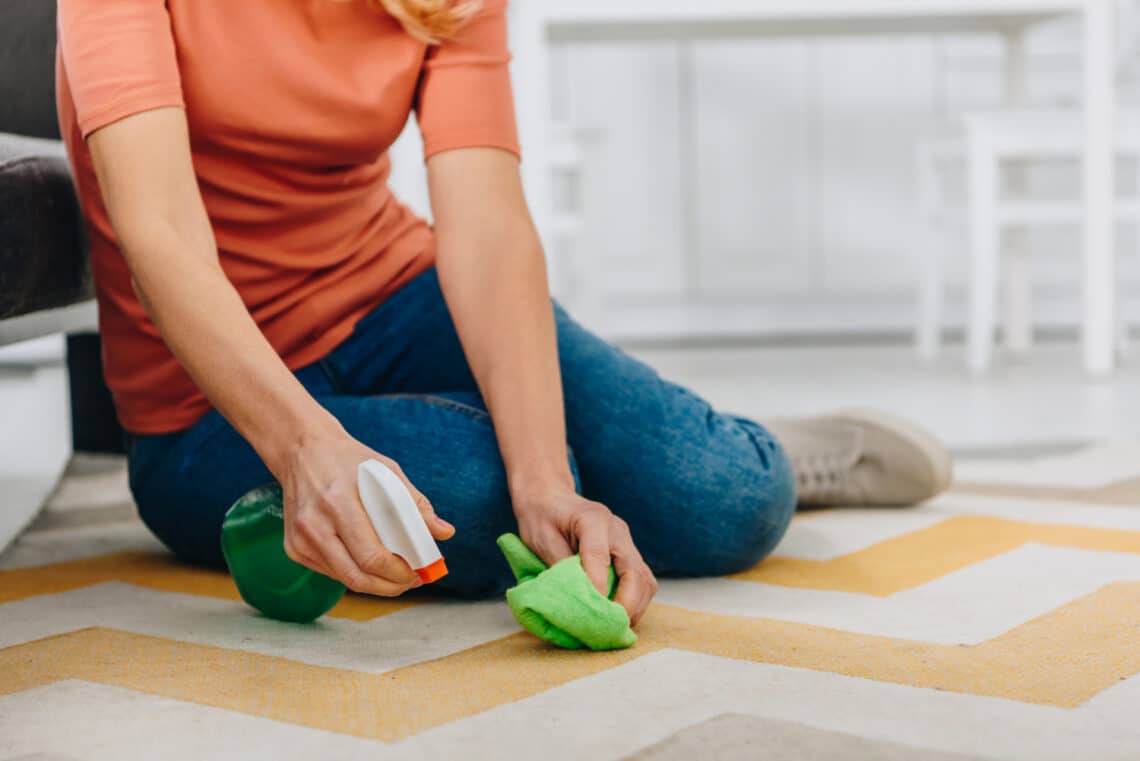 Ne tízezrekért tisztítsd a szőnyeget: otthoni szőnyegtisztító praktikák