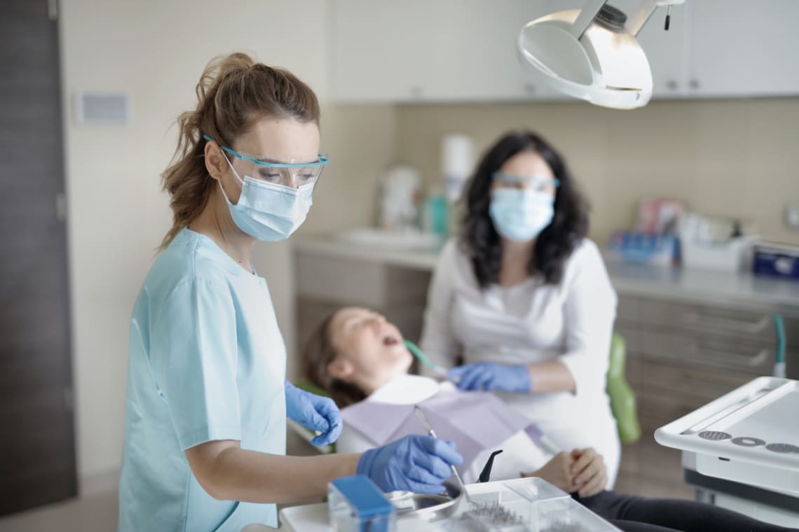 A fogorvos is kikészül a fúró hangjától! Hétköznapi munkák meghökkentő mellékhatásai