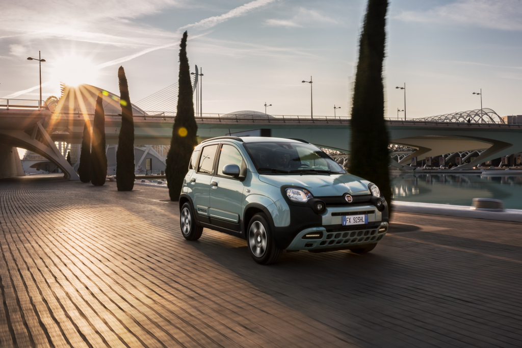 Imádnivaló és a városi autók sztárja: az új Fiat Panda hybrid