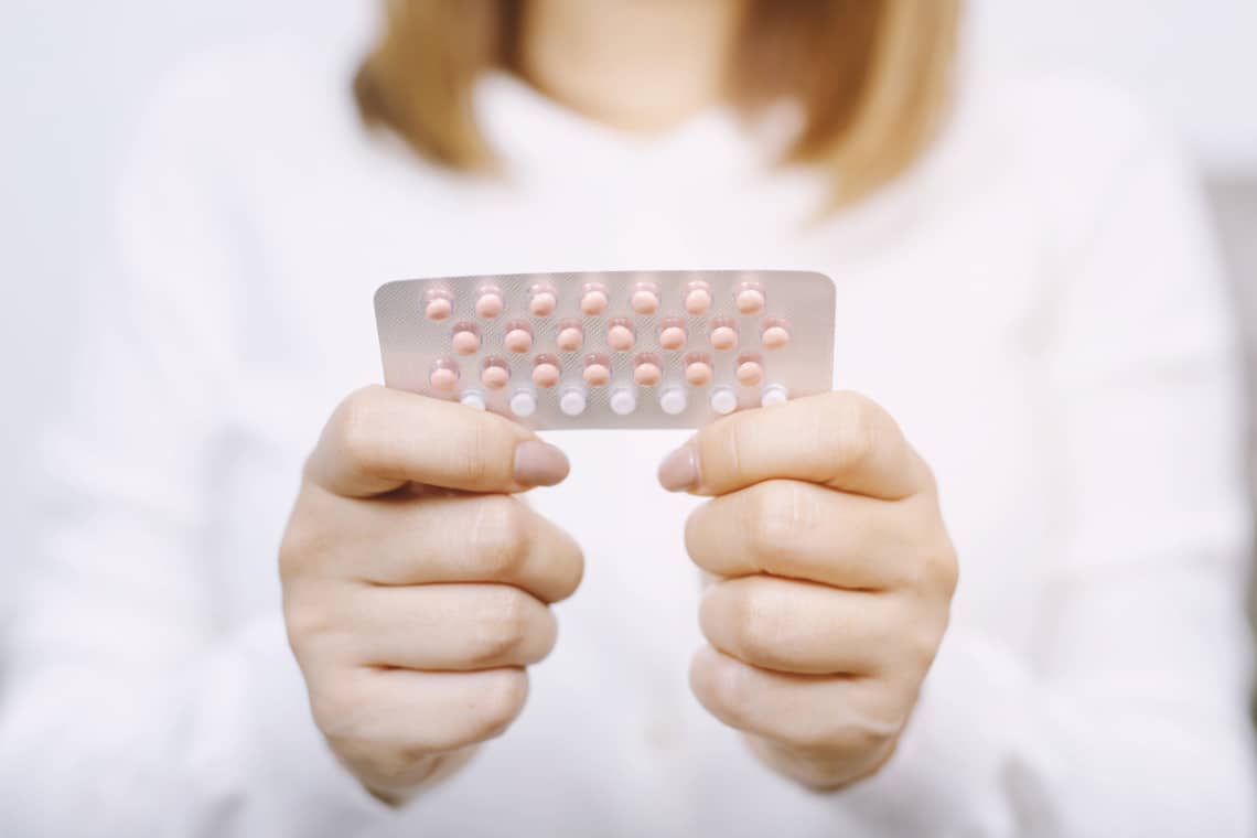 Mi történik, ha terhesen is szeded a fogamzásgátlót?