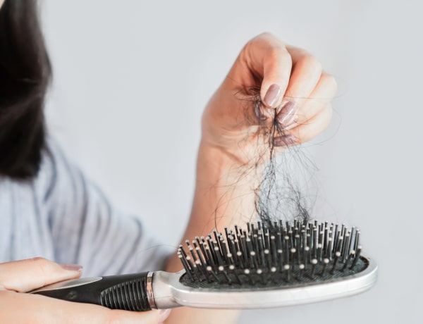 A koronavírus óta nagyon hullik a hajad? Íme a 4 legvalószínűbb ok