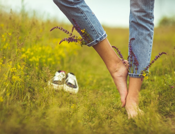 „Grounding”, azaz a Földhöz való kapcsolódás. 5 ok, amiért többet kellene mezítláb lennünk