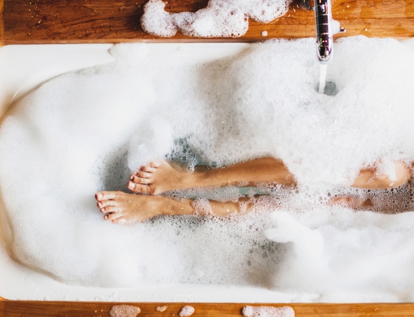 10 nyomós okod van ezentúl szódabikarbónát tenni a fürdővizedbe
