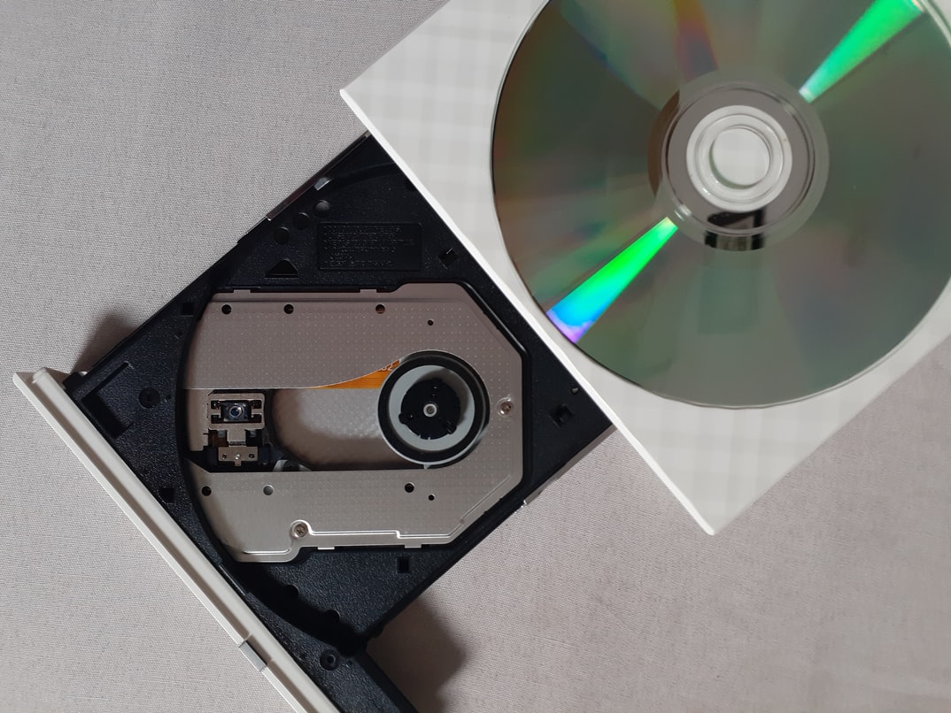 DVD, CD, kazetta