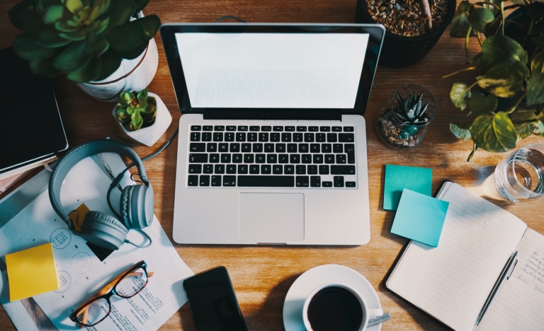 Írj könyvet, vagy vegyél fel podcastet!