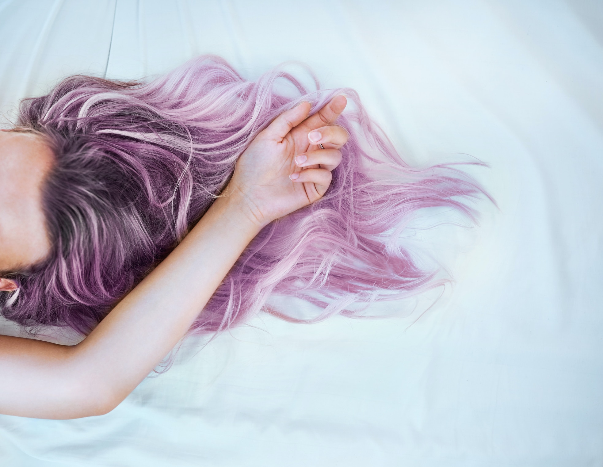 Красить волосы во сне к чему снится. Фиолетовый тоник для блондинок. Волосы во сне. Волосы приснились. Девушка с волосами во снах.