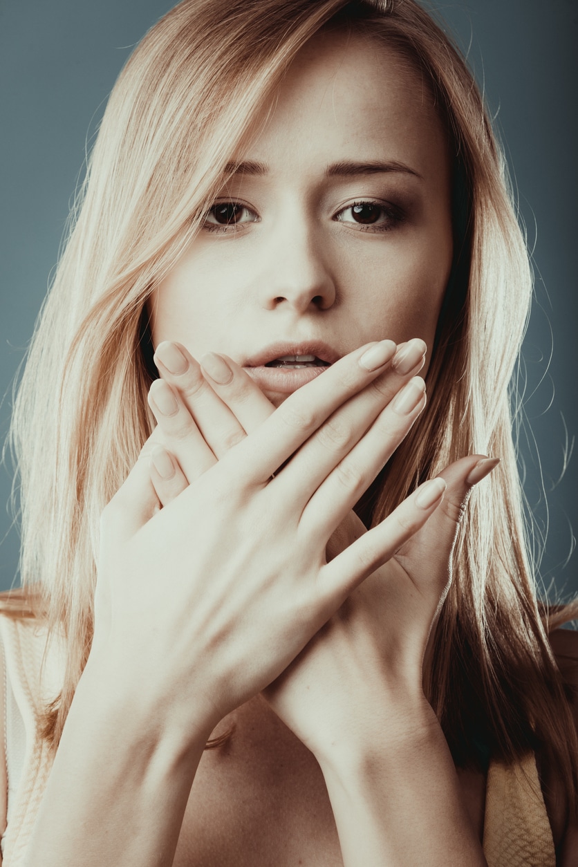 Milyen tüneteket okoznak a torkot és szájat érintő rákos elváltozások?