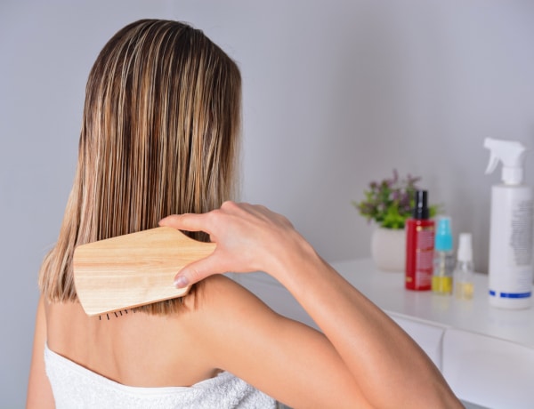 A hajhullás 3 leggyakoribb oka – sok nő küzd vele