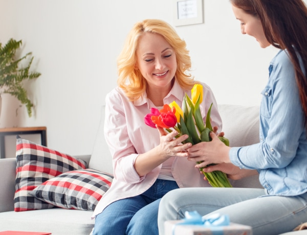 „Köszönöm, hogy vagy nekem!” 20 apró, kényeztető ajándék ötlet anyák napjára