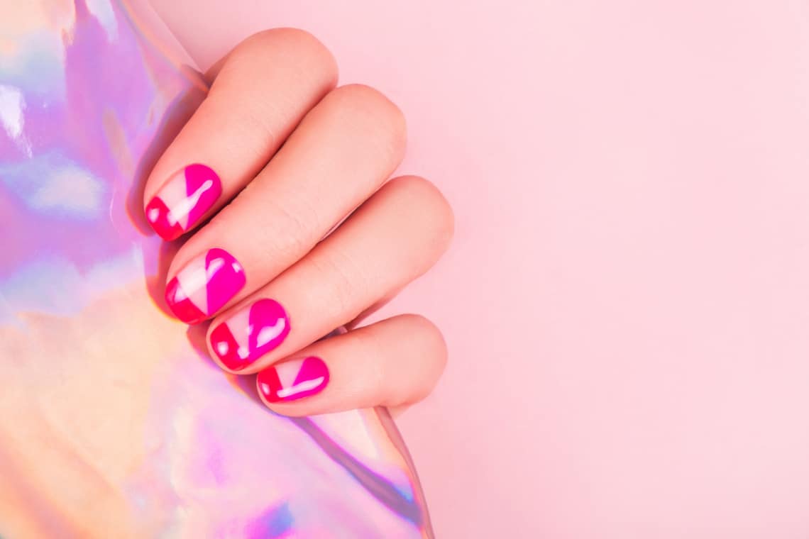 Nyári pink manikűr