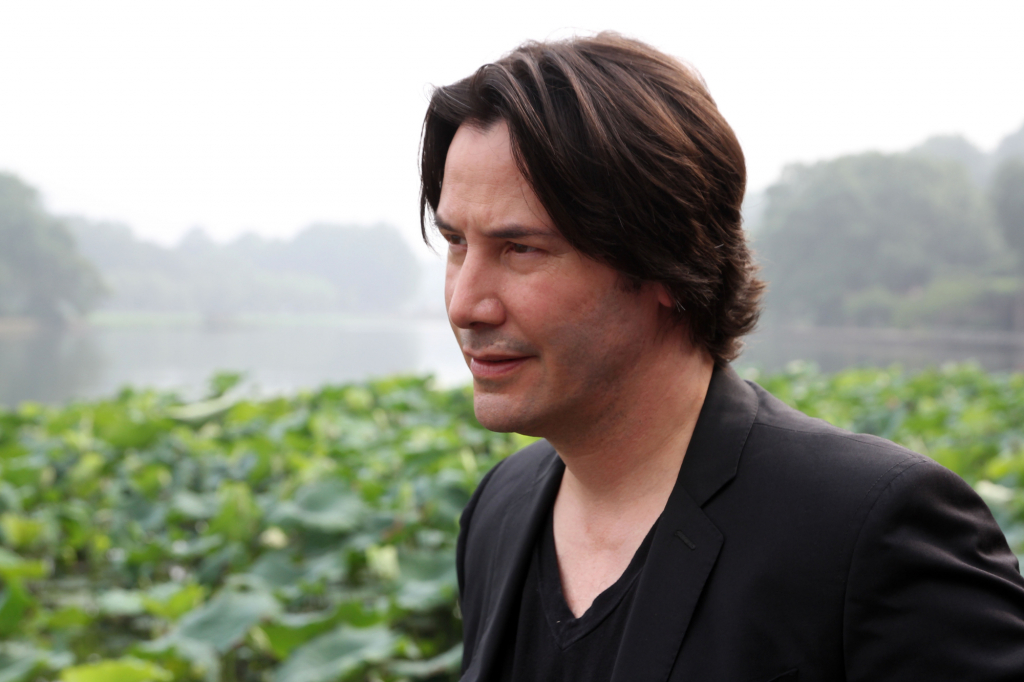 Keanu Reeves képregényt, Tyra Banks sci-fi könyvet írt – 10 híresség, meglepő írói ambíciókkal