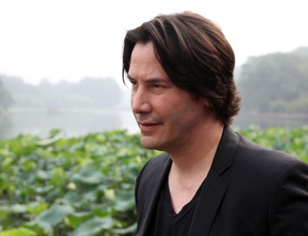 Keanu Reeves képregényt, Tyra Banks sci-fi könyvet írt – 10 híresség, meglepő írói ambíciókkal