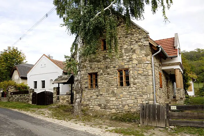 Balatonhenye