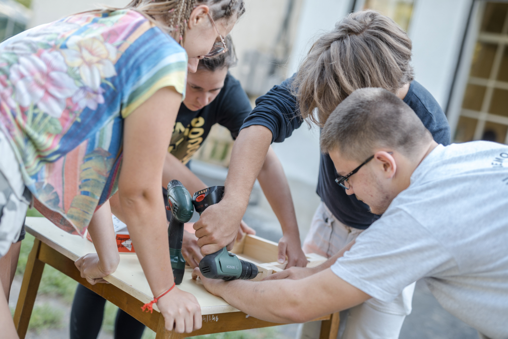 Fiatalok pályázhatnak az ingyenes HELLO PLANET startup designtáborra