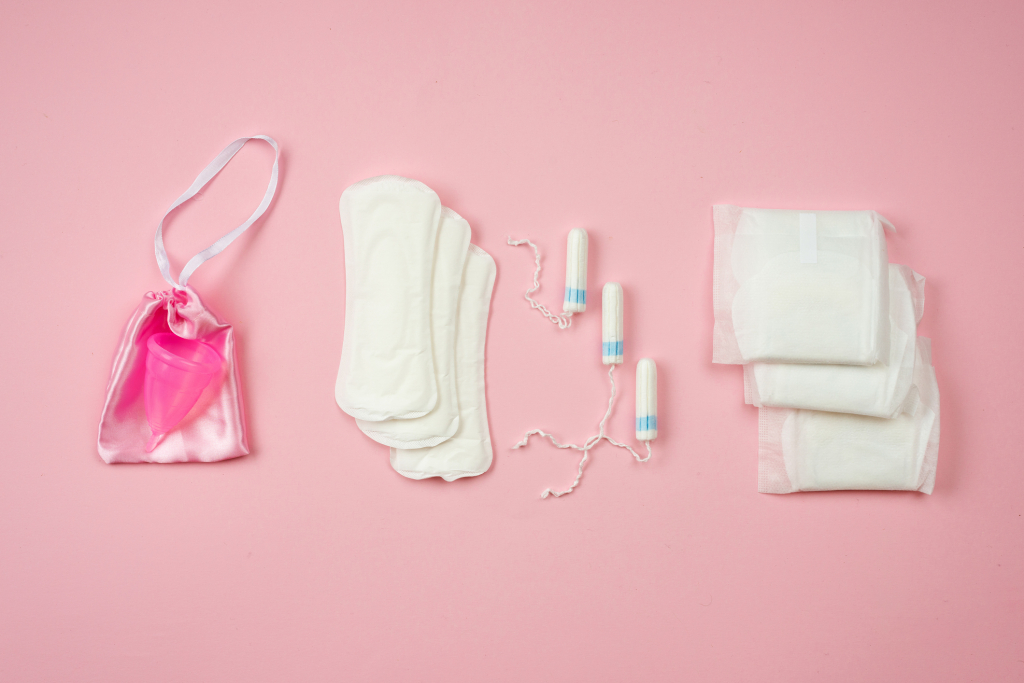 Nagy a menstruációs szegénység. Ingyen termékeket szeretnének a nők