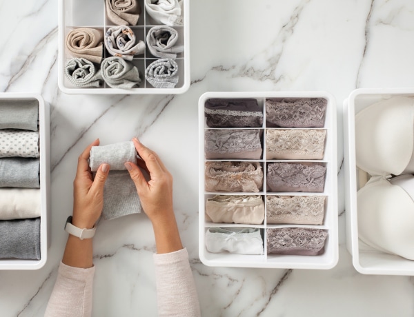 Így hajtogass pólót, nadrágot, alsóneműt – sokkal rendezettebb lesz a szekrény