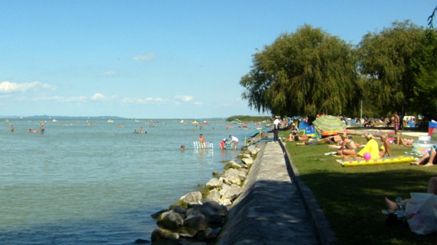 Örvényes, Platán szabadstrand