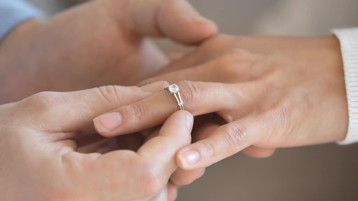 Eljegyzési vagy karika? Nem ugyanaz?