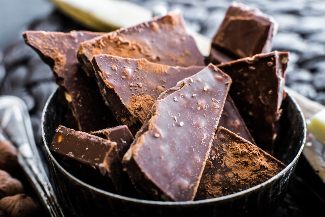 Mi az a fehér „por” a csokoládén? És meg lehet még enni a csokit, ha megjelenik?