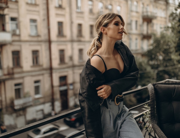 A férfikedvenc trend: látható alsóneműk a 2021-es őszi divatban
